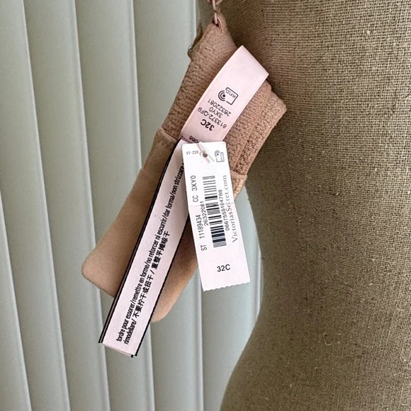 NWT Victoria’s Secret Lightly-Lined Strapless Bra	32C - Picture 2 of 8